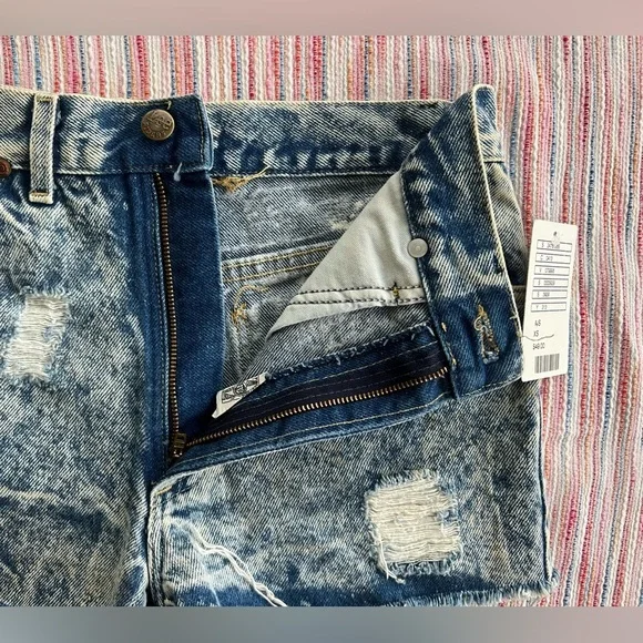 Vintage Lee Acid Wash Denim Cut Off Jean Shorts 26 100% cotton - Picture 2 of 9